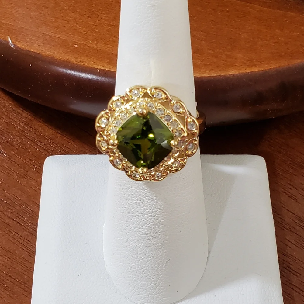 NEW Olive Green and Gold Cocktail Ring Women's Size 7